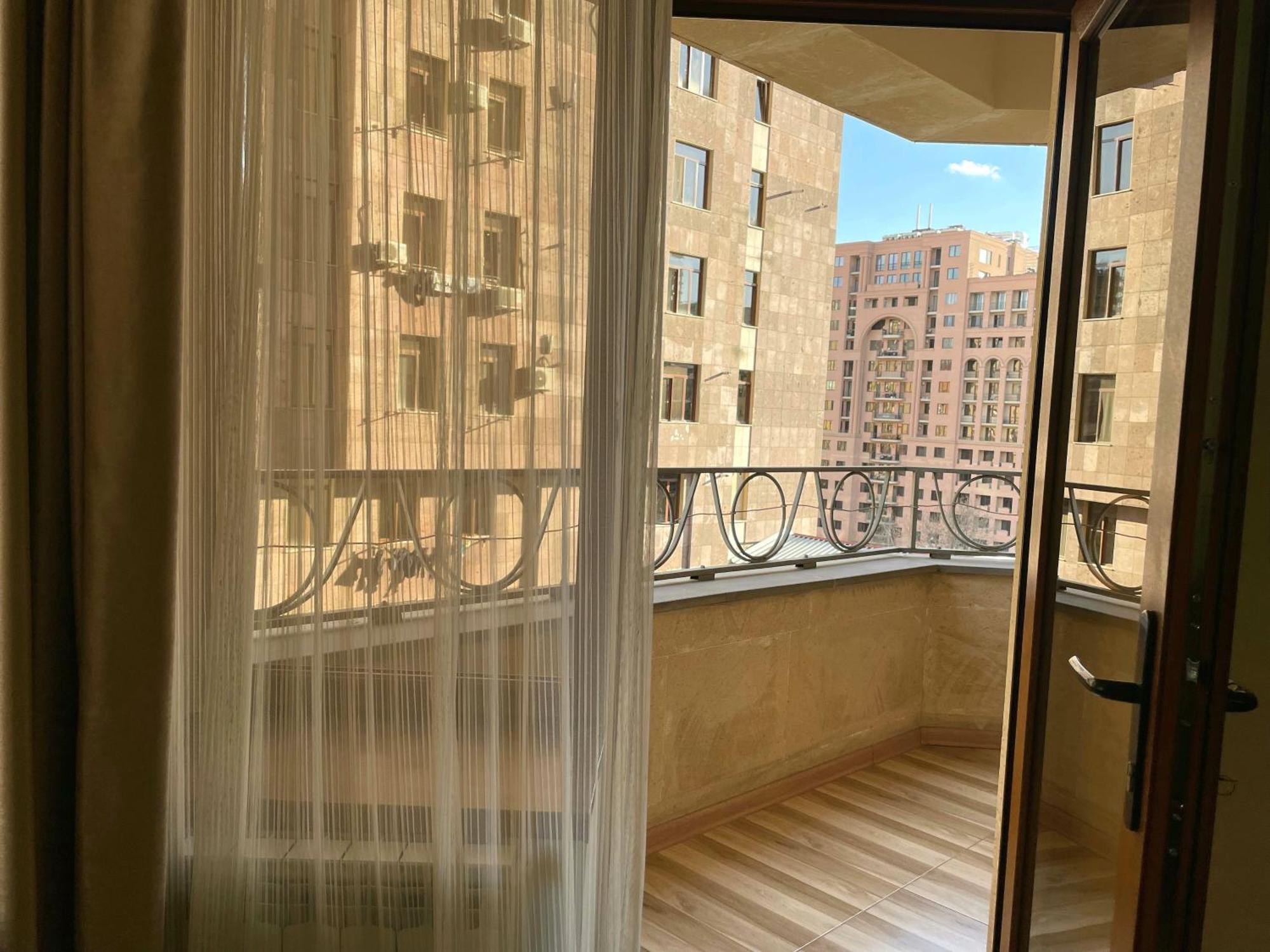 Arami Apartment Yerevan Ngoại thất bức ảnh